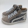 Zapatilla de piel Silver en tonos gris