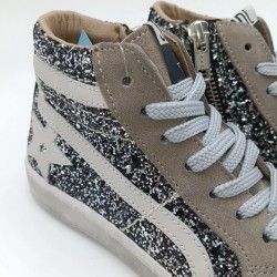 Zapatilla de piel Silver en tonos gris