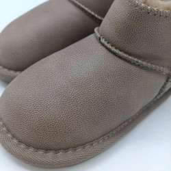 Bota australiana Tecnobaby respetuosa en taupe