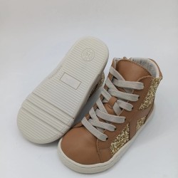 Botin respetuoso Coqueflex camel con glitter