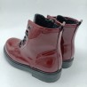 Bota estilo militar en charol burdeos