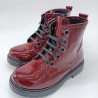 Bota estilo militar en charol burdeos