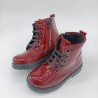 Bota estilo militar en charol burdeos