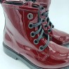 Bota estilo militar en charol burdeos