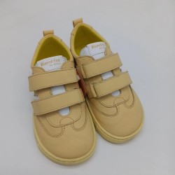 Deportivo respetuoso modelo Delfin en amarillo