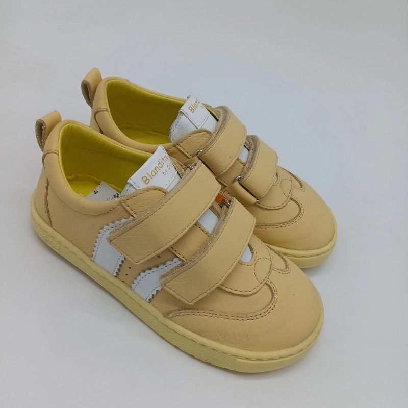 Deportivo respetuoso modelo Delfin en amarillo