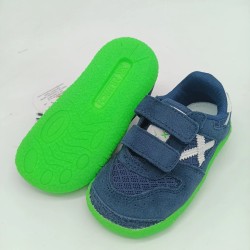 Deportivo respetuoso Munich Baby Koda en azul con verde