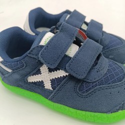 Deportivo respetuoso Munich Baby Koda en azul con verde