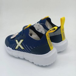 Deportivo Munich Jony Kid en azul y amarillo