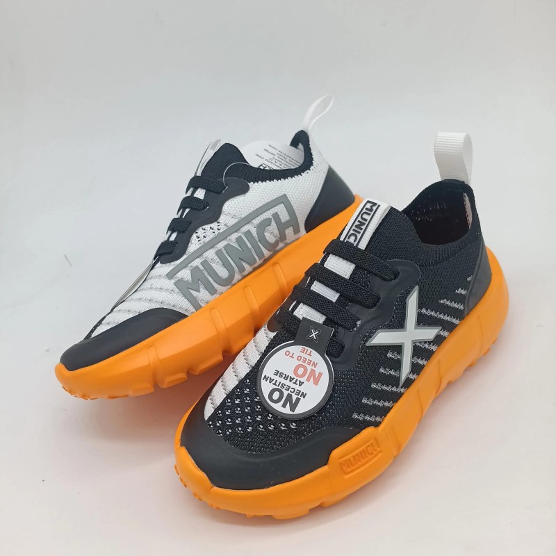 Deportivo Munich Jony kid en negro y naranja