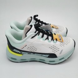 Deportivo Skechers Slip-ins en blanco y verde agua