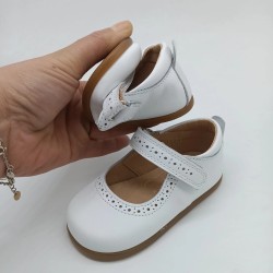 Merceditas respetuosas picadas Eli Soft en blanco