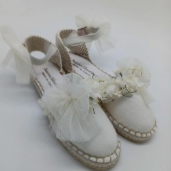 Alpargata ceremonia con flores en beige