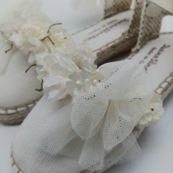 Alpargata ceremonia con flores en beige