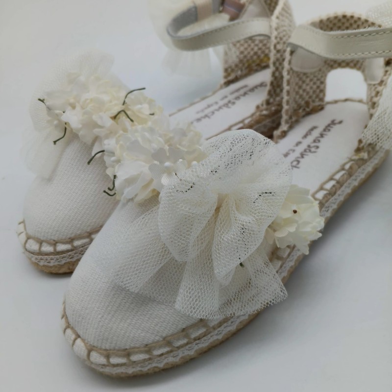 Alpargata ceremonia con flores en beige