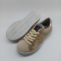 Zapatilla Silver Moose baja en piel arena con dorado