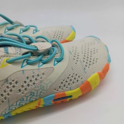 Saguaro en color beige con acentos de color