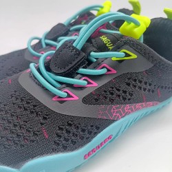 Saguaro en negro con acentos de color