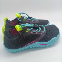 Saguaro en negro con acentos de color