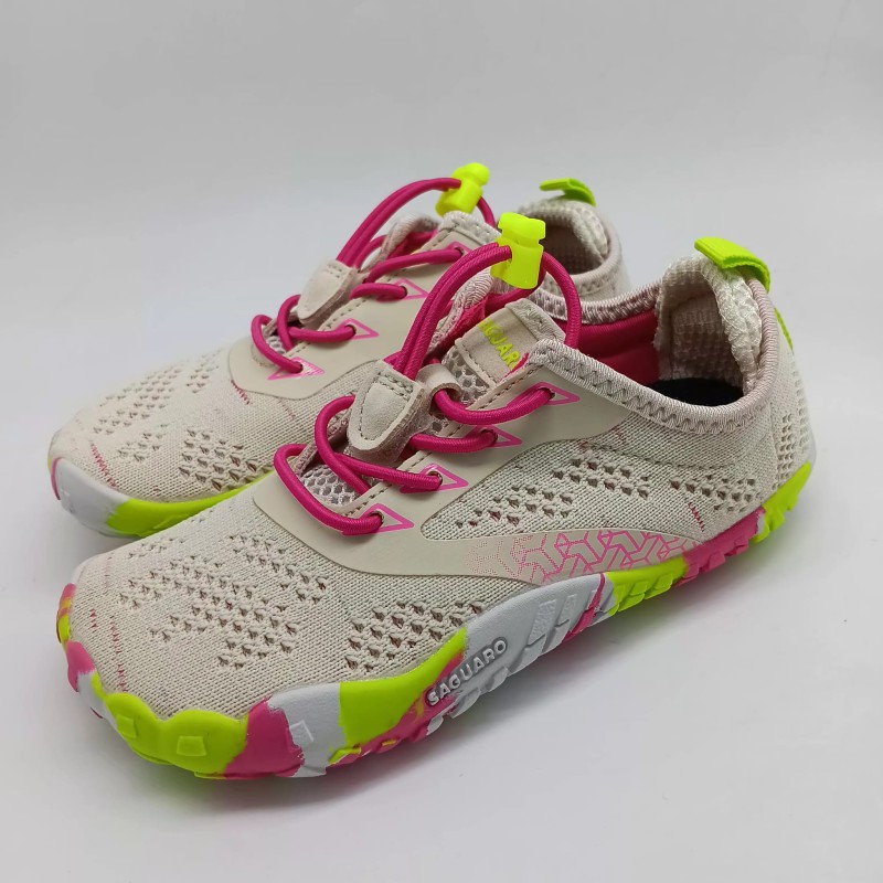 Saguaro en color beige y acentos en color