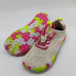 Saguaro en color beige y acentos en color