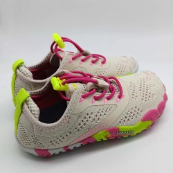 Saguaro en color beige y acentos en color