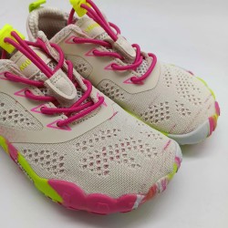 Saguaro en color beige y acentos en color