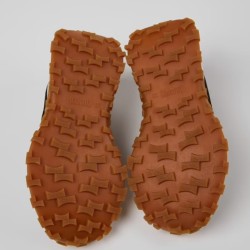 Deportivo Camper Drift Trail en tonos verde y marrón