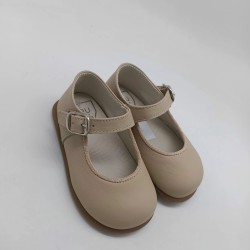 Merceditas hebilla respetuosa en piel arena