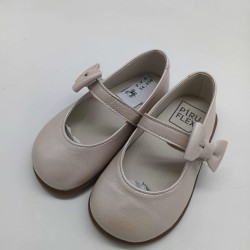 Merceditas respetuosas lazo en rosa