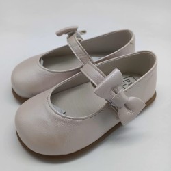 Merceditas respetuosas lazo en rosa