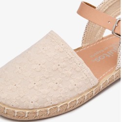 Alpargata flores bordadas en beige