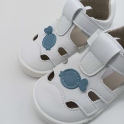 Sandalia Piruflex respetuosa en blanco