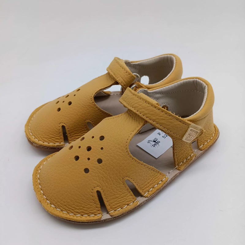 Sandalia respetuosa Piruflex en piel mostaza