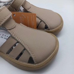 Sandalia respetuosa Crios modelo Cuba en arena