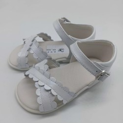 Sandalia en piel blanca...