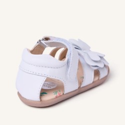 Sandalia Barefoot piel blanca con mariposa