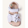 Sandalia Barefoot piel blanca con mariposa
