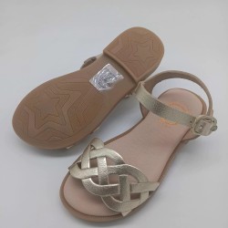 Sandalia de piel color champan