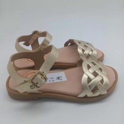 Sandalia de piel color champan