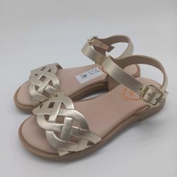 Sandalia de piel color champan