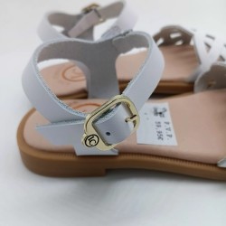 Sandalia de piel en color blanco