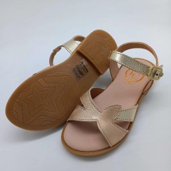 Sandalia de piel metalizada oro