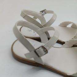 Sandalia piel charol color beige