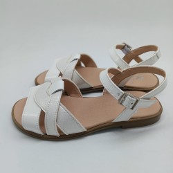 Sandalia de piel blanca combinada
