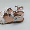 Sandalia de piel blanca combinada