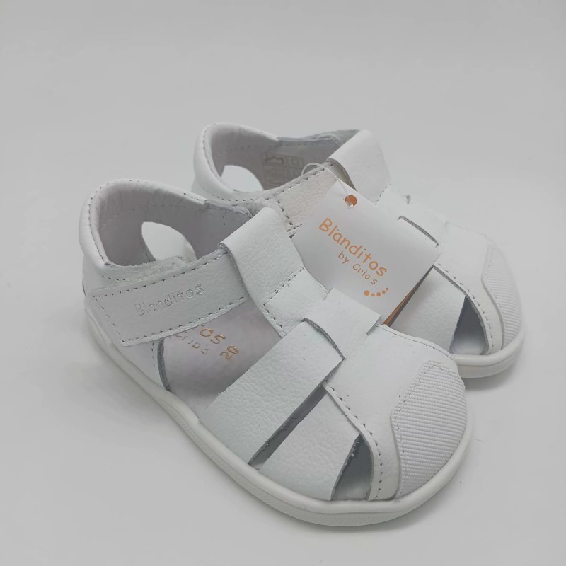 Sandalia modelo Costa de Crios en blanco