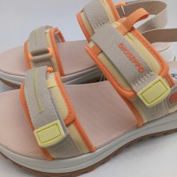 Sandalia deportiva combinada