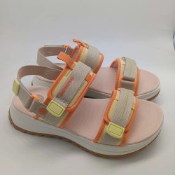 Sandalia deportiva combinada