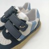 Deportivo modelo Caicos en azul y blanco